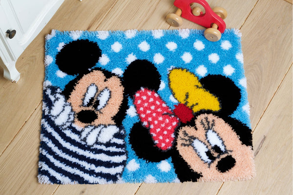 Vervaco Latch Hook Rug Kit - Disney: Mickey & Minnie: Peek-a-boo PN-0167700