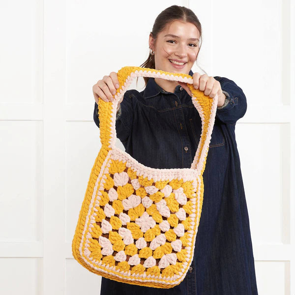 CROCHET PATTERN DOWNLOAD - FREE BERNAT CROCHET BIG GRANNY TOTE PATTERN