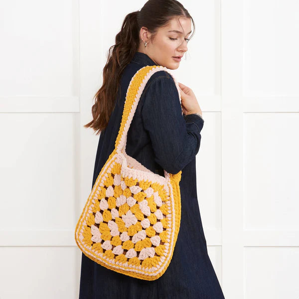 CROCHET PATTERN DOWNLOAD - FREE BERNAT CROCHET BIG GRANNY TOTE PATTERN