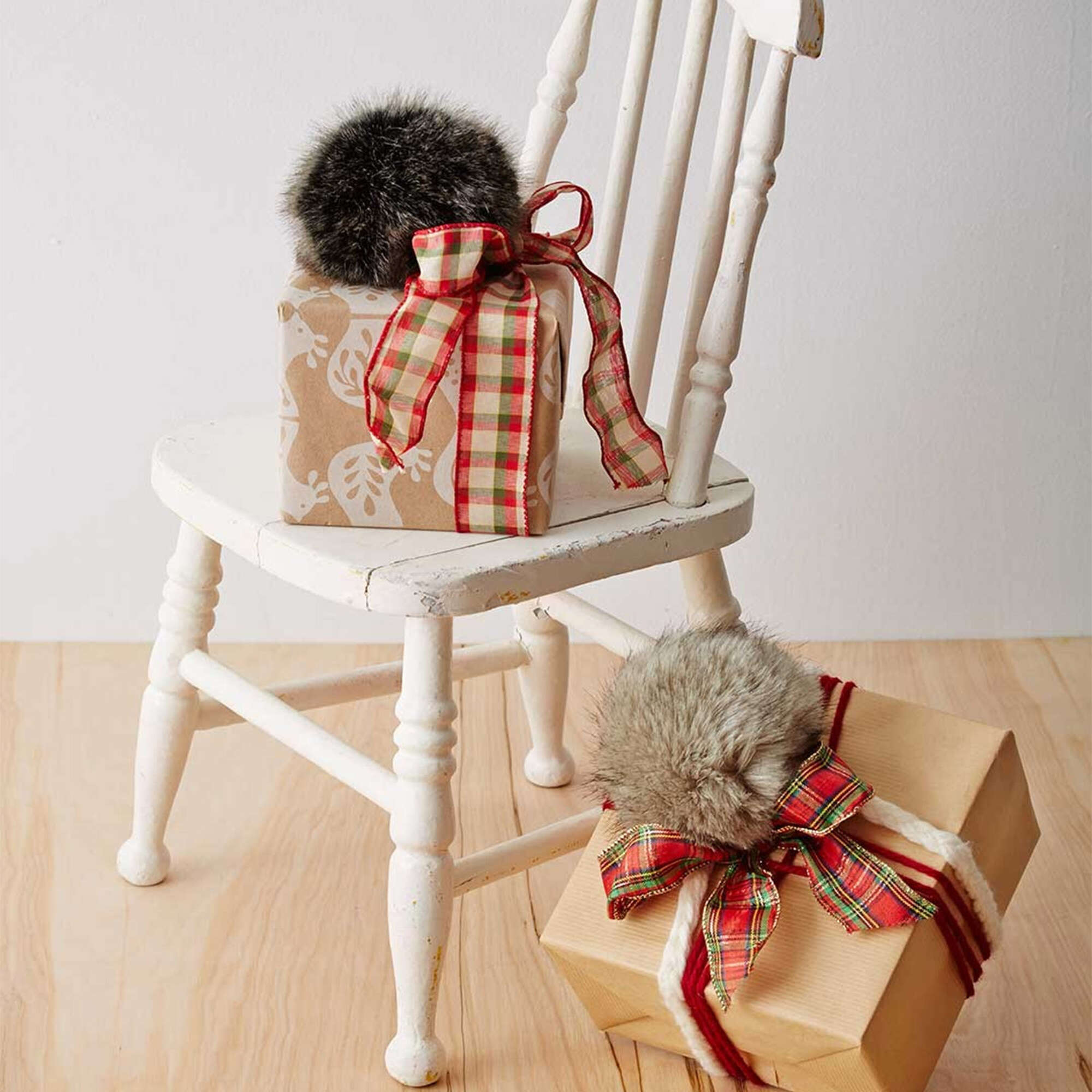 Bernat Craft Fur Pompom Gift Topper (Digital Download)