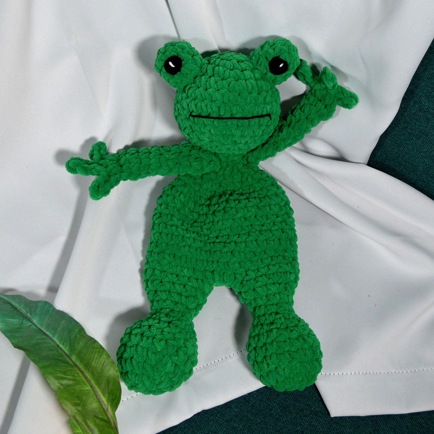 Stan Can - Snuggle Buddies - Felix Frog | Amigurumi Crochet Kit