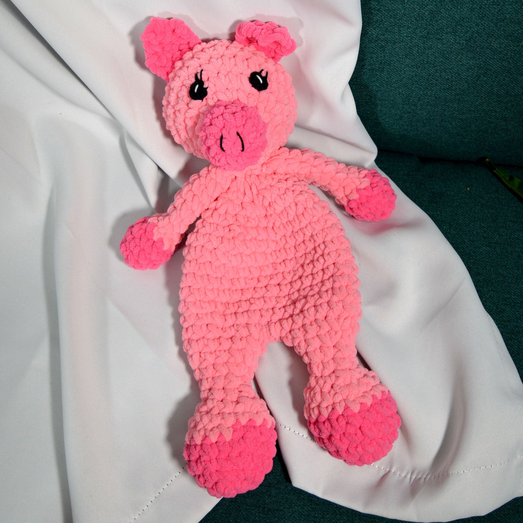 Stan Can - Snuggle Buddies - Penelope Pig | Amigurumi Crochet Kit