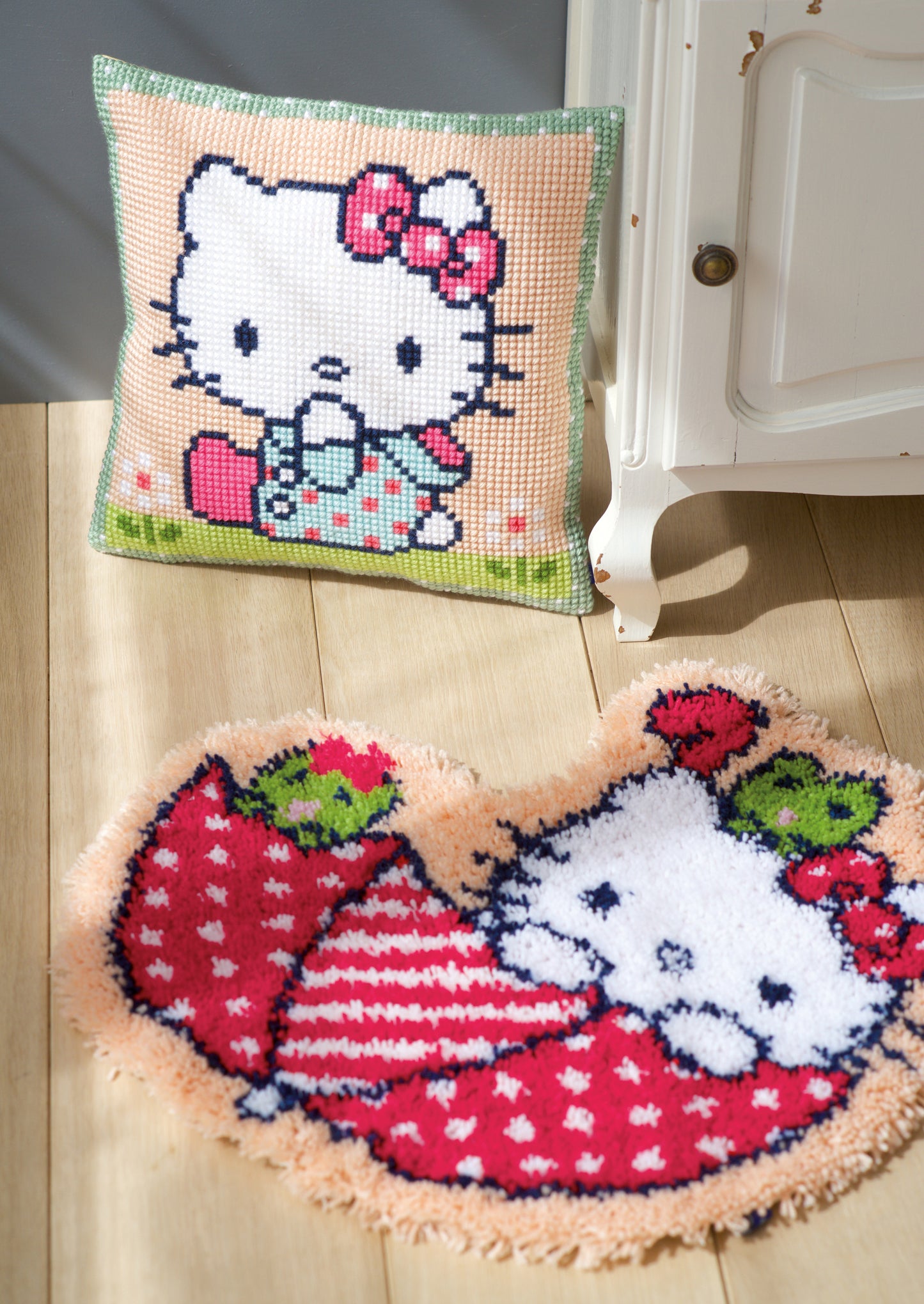 Latch Hook Kit: Rug: Hello Kitty: In the Umbrella