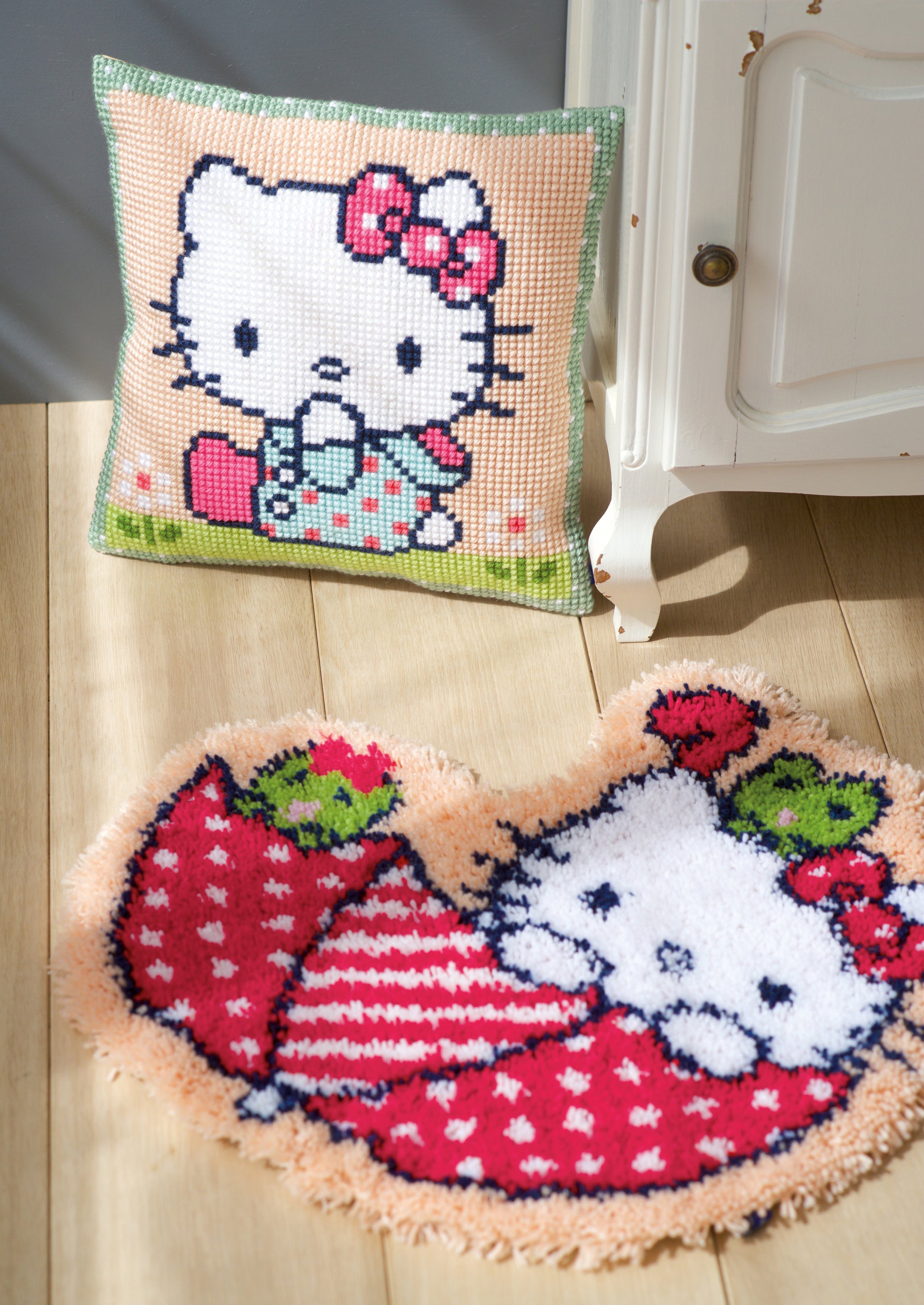 Latch Hook Kit: Rug: Hello Kitty: In the Umbrella