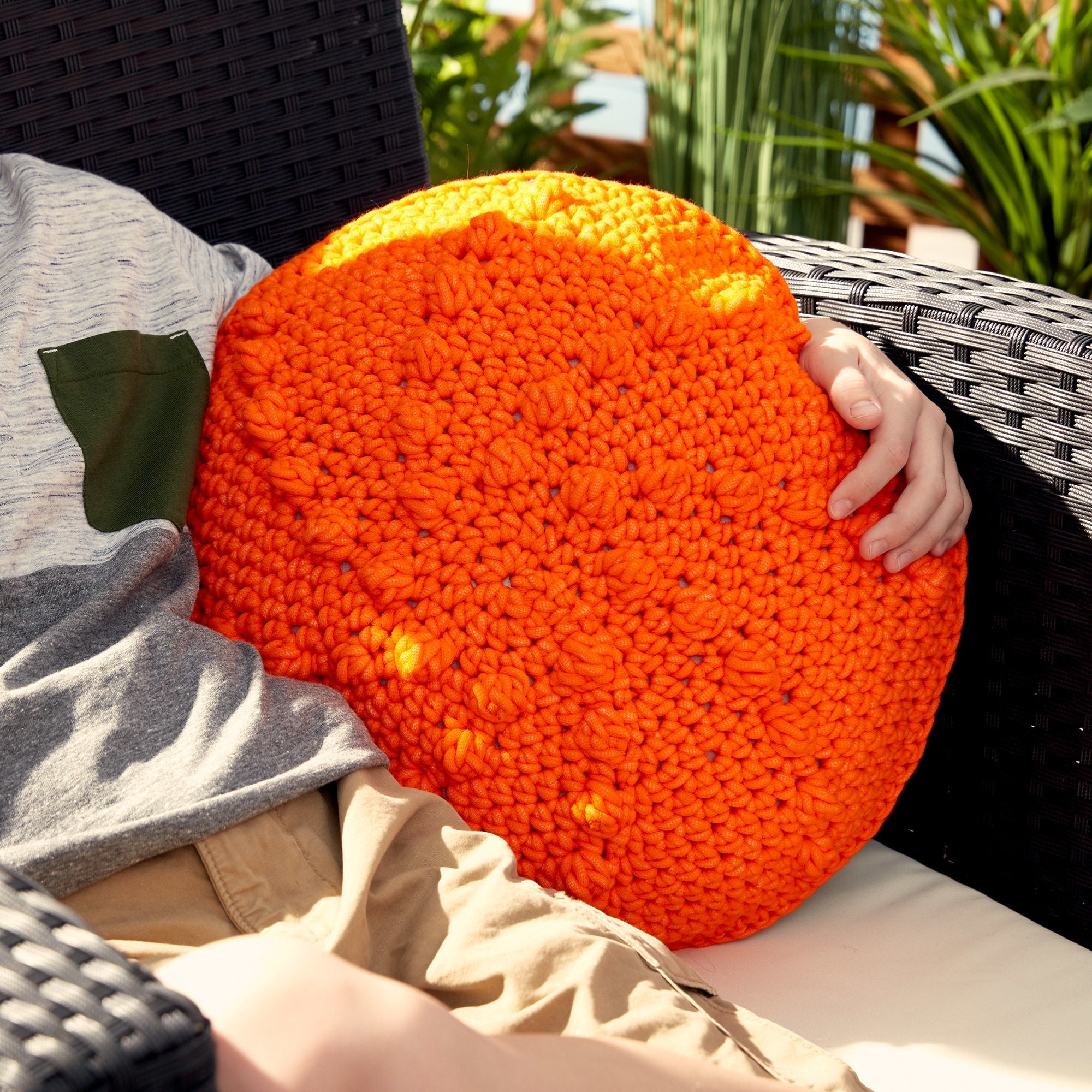 CROCHET PATTERN - Bernat® Maker Outdoor™ BOBBLE GO ROUND CROCHET PILLOW