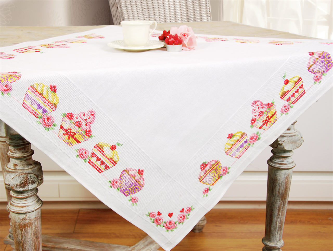 Vervaco Tablecloth Kit Cupcakes PN-0144087