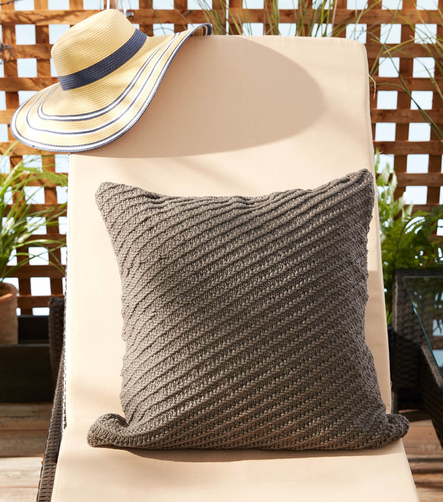 KNITTING PATTERN - Bernat® Maker Outdoor™ Diagonal Texture Knit Pillow